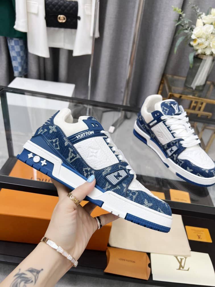 LV Trainer Black Sneaker for Men | LOUIS VUITTON