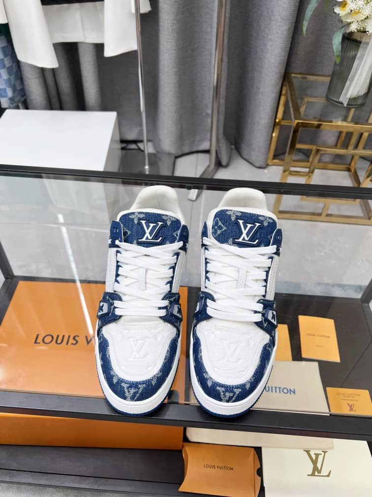 LV Trainer Black Sneaker for Men | LOUIS VUITTON